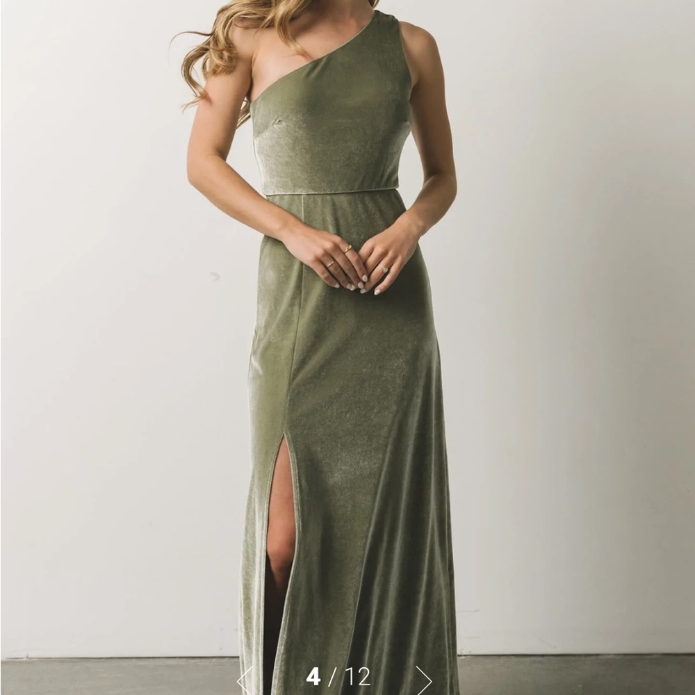 NWT Baltic Born Tatiana Velvet One Shoulder Dress Sage Size M